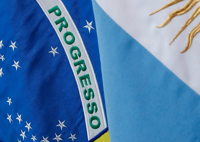 Bandeiras do Brasil e Argentina