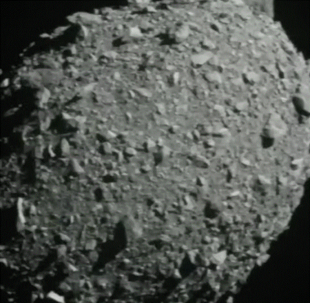  Imagem obtida pela sonda DART, da NASA, a chegar ao asteróide NASA