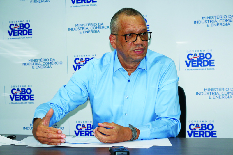 Alexandre Monteiro, ministro da Indústria, Comércio e Energia