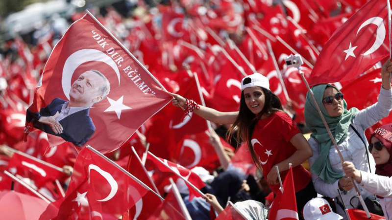 Nas últimas eleições presidenciais, em 2018, Erdogan venceu à primeira volta com mais de 52,5% dos votos.