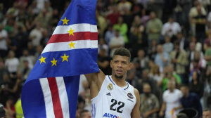 Basquetebol: Edy Tavares integra o Top 30 dos jogadores a seguir no Mundial