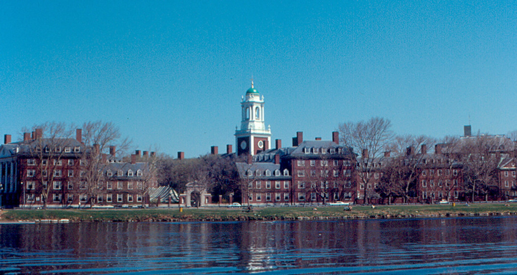 Harvard acolhe actualmente 10.158 estudantes internacionais de 150 países, incluindo 2.126 da China